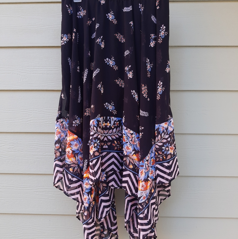 Express asymmetrical skirt